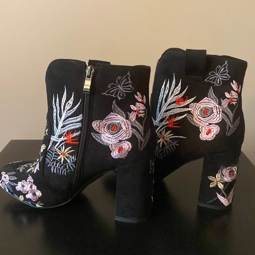 Women heeled Fashion Boots - Picture 4 of 4